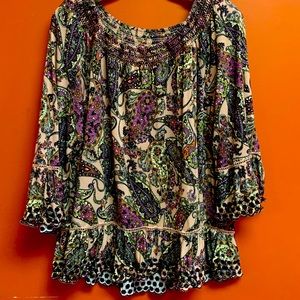 Soft, flowing ladies peasant look blouse/top